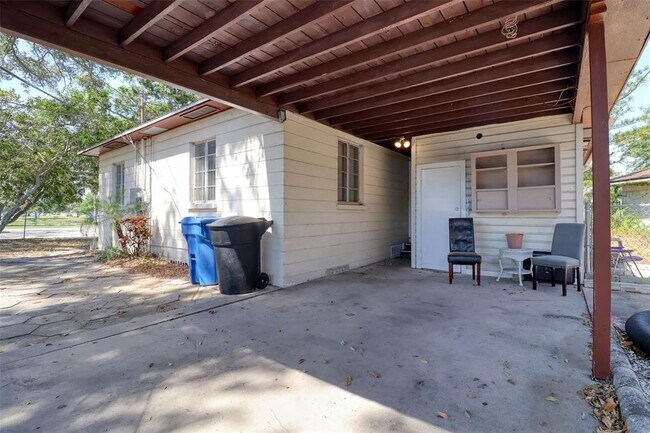 Building Photo - 4845-4825 25th Ave N