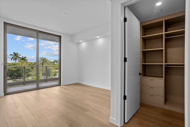 Building Photo - 2200 Brickell Ave