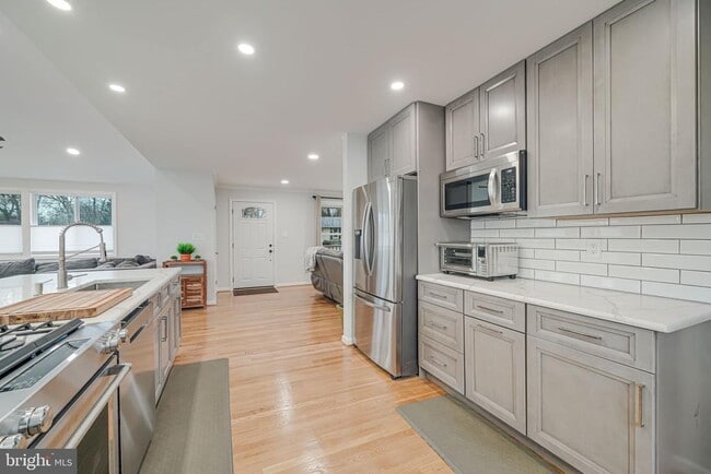 Building Photo - 6812 Beechview Dr