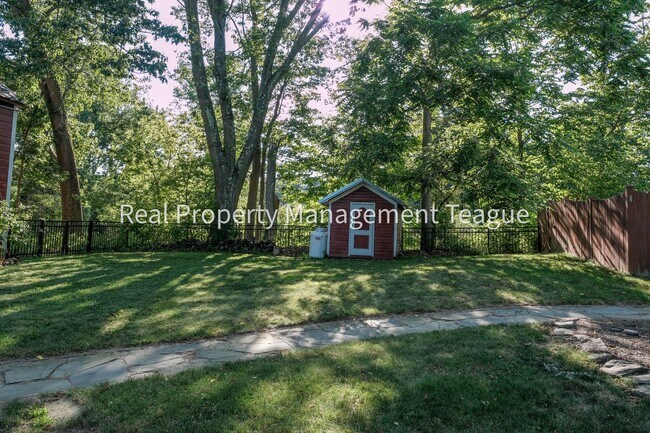 Building Photo - Dream home in Altamont