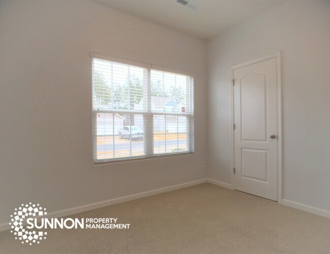 Building Photo - Beautiful 3BR 2BA Ranch with Backyard Oasis