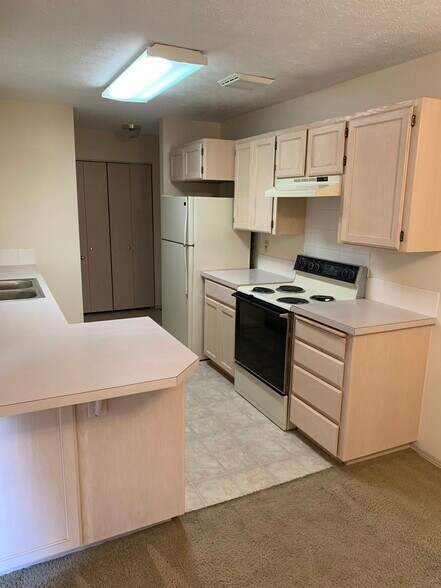 Building Photo - 3418 E 57th Ave