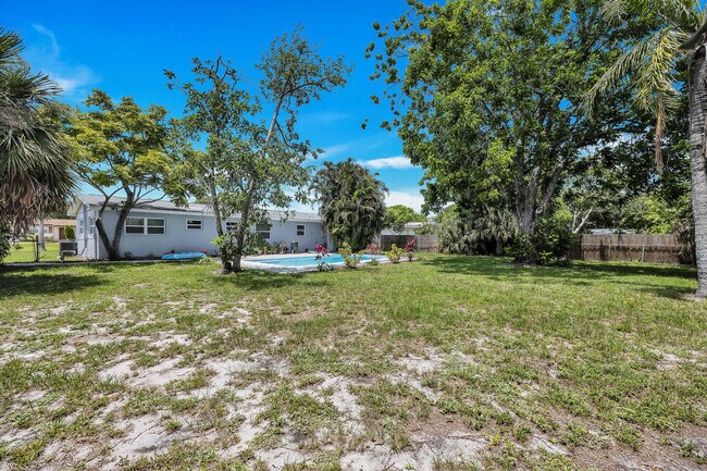 Building Photo - 716 Lund Cir