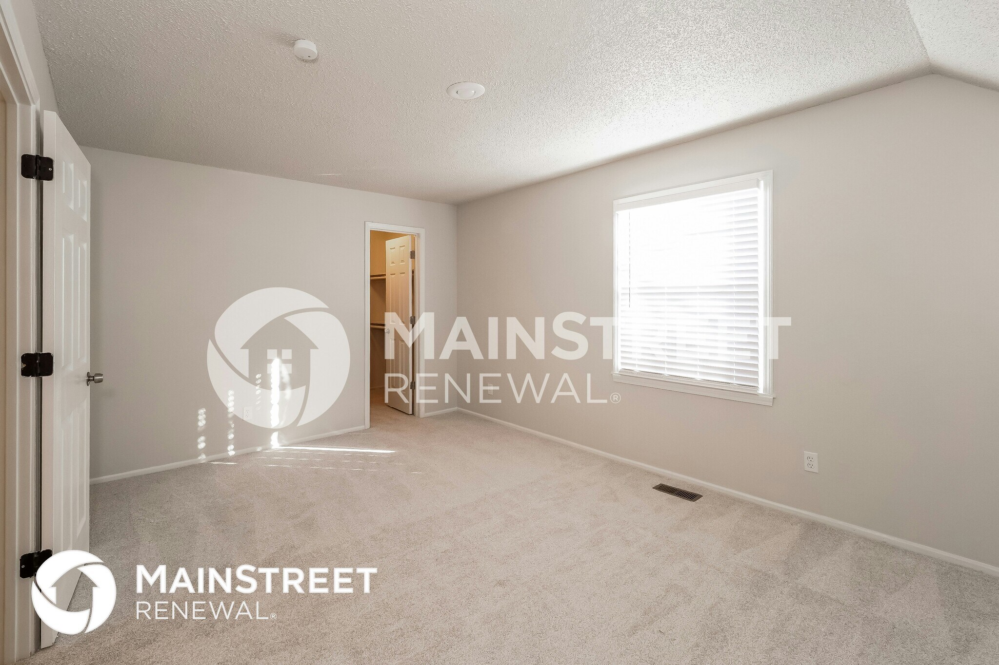 Building Photo - 1122 E Sleepy Hollow Dr