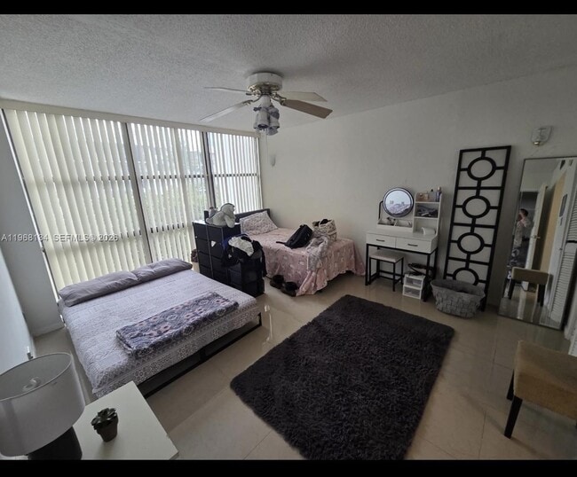 Building Photo - 17021 N Bay Rd