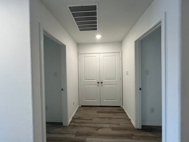 Building Photo - Beautiful 4 bedroom, 2 bath in NBTX