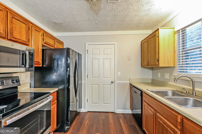 Building Photo - 429 Village Cir