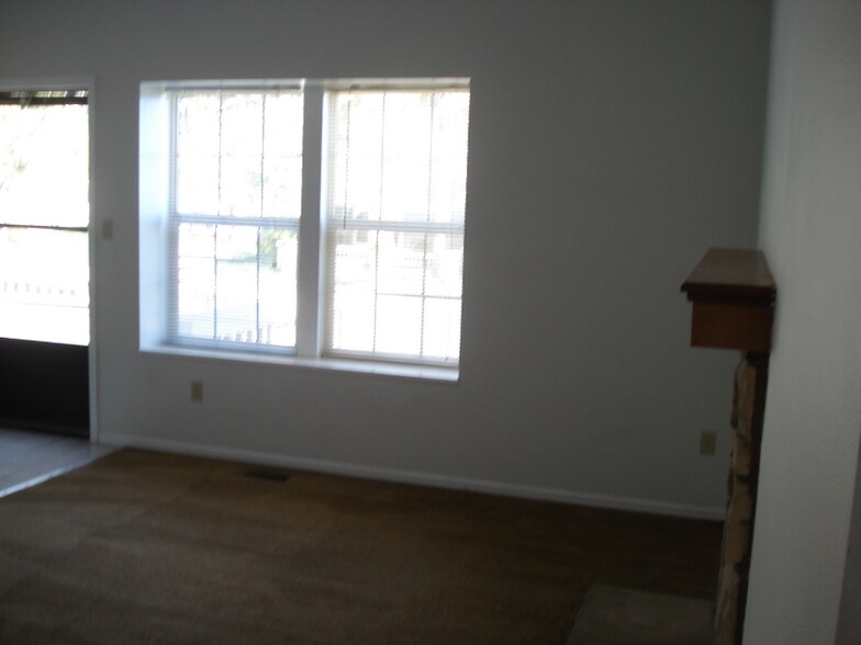 Building Photo - 744 Crown Point Dr