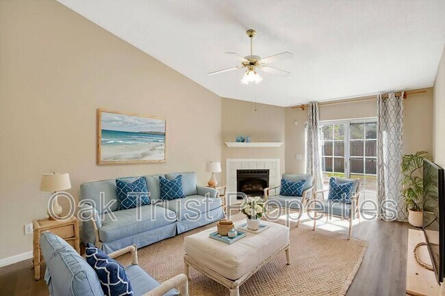 Building Photo - 1366 Pinnacle Ln