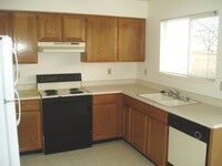 Building Photo - 2 Bed 1.5 Bath Townhouse End Unit in North Central Loveland - Water/Sewer/Trash Included in Rent!