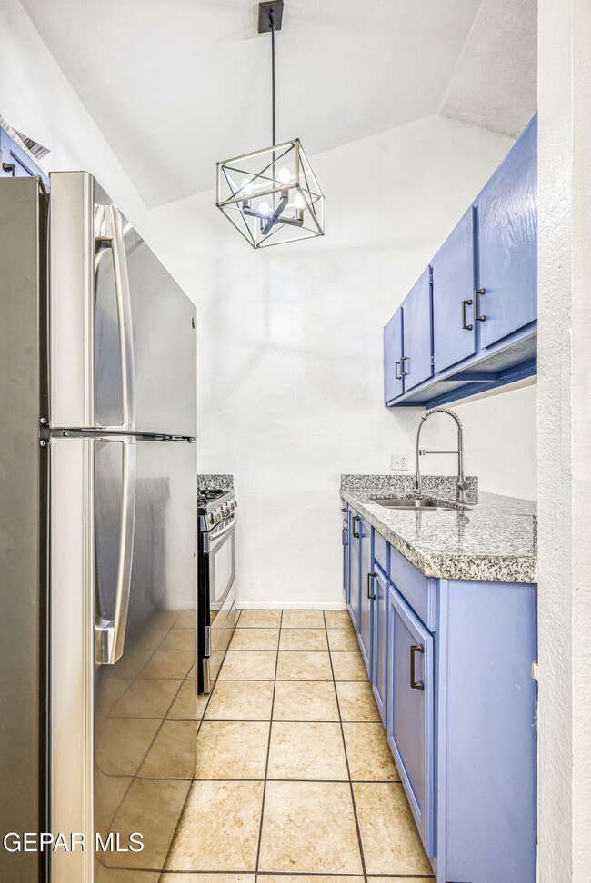 Building Photo - 630 White Cliffs Dr
