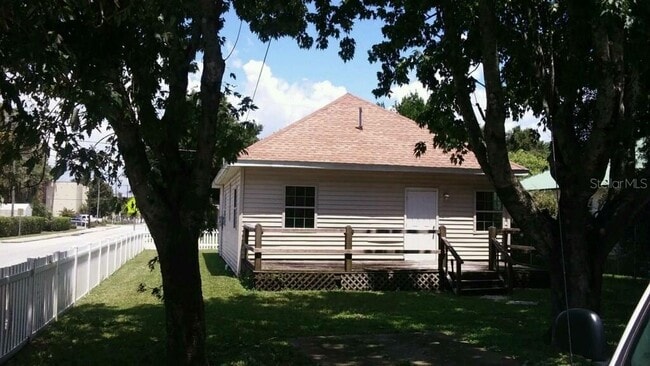 Building Photo - 400 Ave D SE