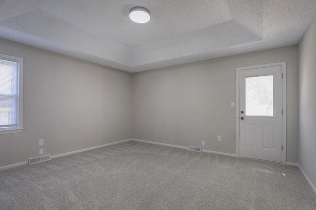 Building Photo - 1008 NW Roanoke Dr