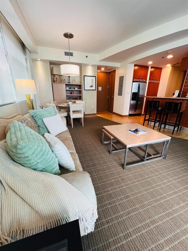 Building Photo - 1395 Brickell Ave