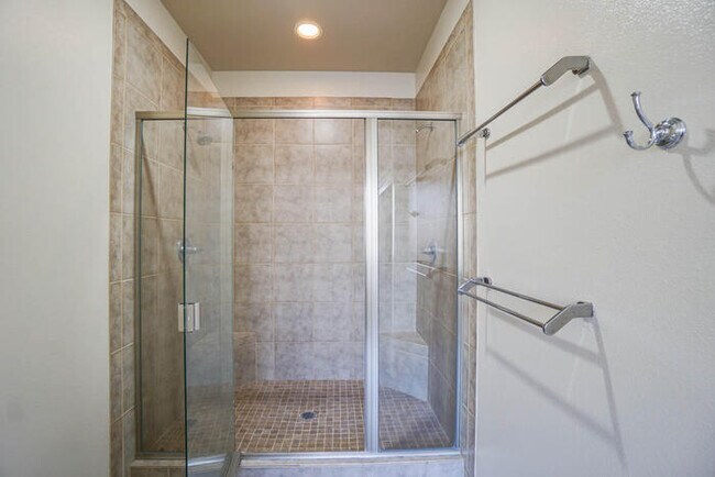 Building Photo - BEAUTIFUL VIEWS of MT. HOOD