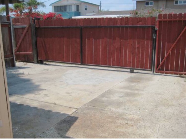 Building Photo - 4640 Clairemont Dr