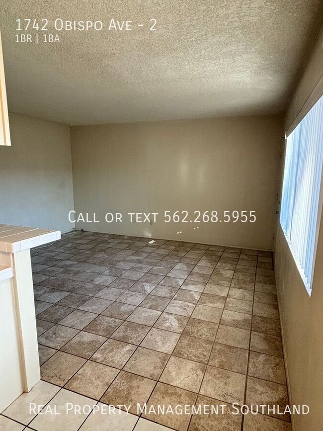 Building Photo - Spacious 1 BD + 1 Bath in gated building i...