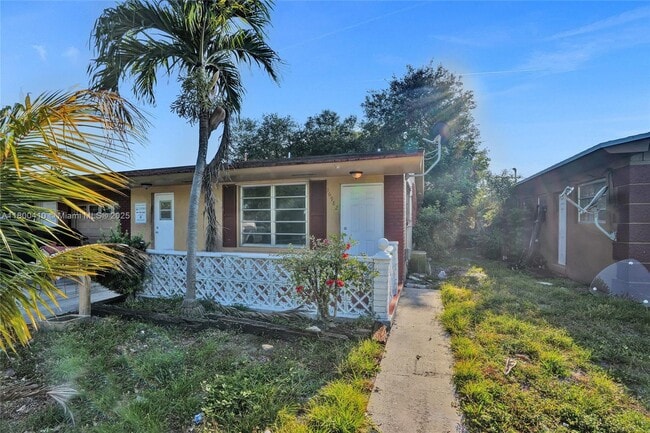 Building Photo - 16980 N Miami Ave