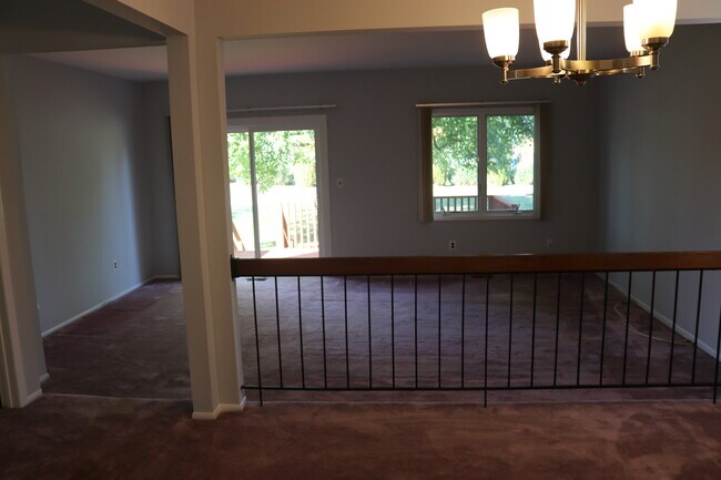 Building Photo - 17 Saxonney Cir