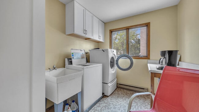 Building Photo - 615 Michigan Ave