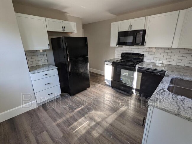 Building Photo - 2735 Sutton Ave