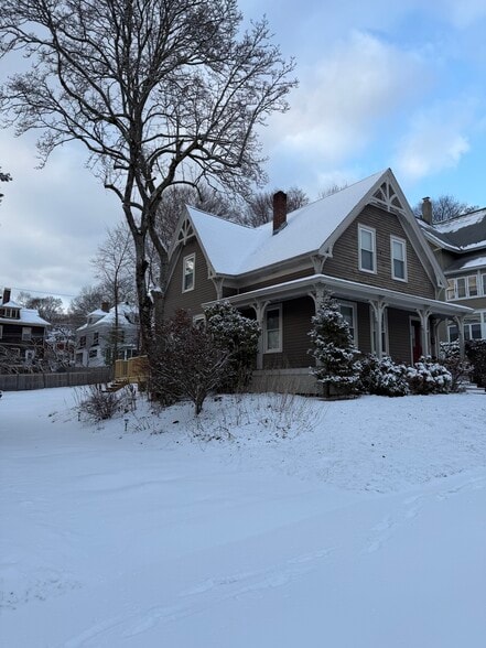 Building Photo - 24 Lee St