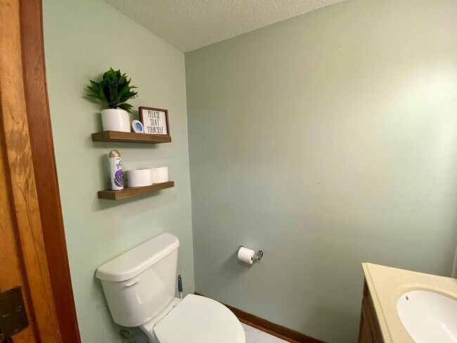 Building Photo - 2112 Westfield Dr