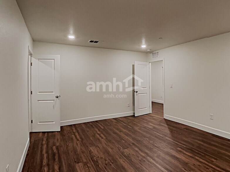 Building Photo - 327 Cape Seville Pl