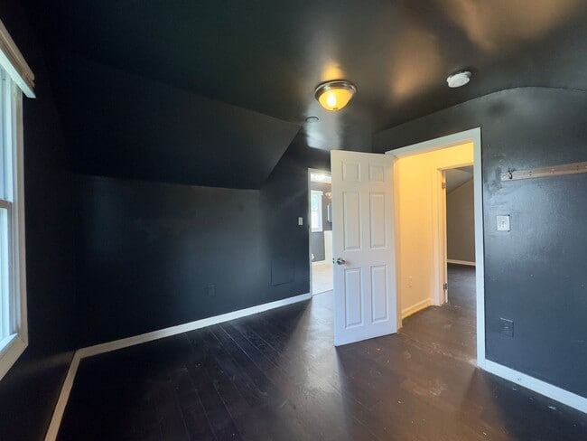 Building Photo - Charming 4 Bedroom/2 Bathroom in Asbury Av...