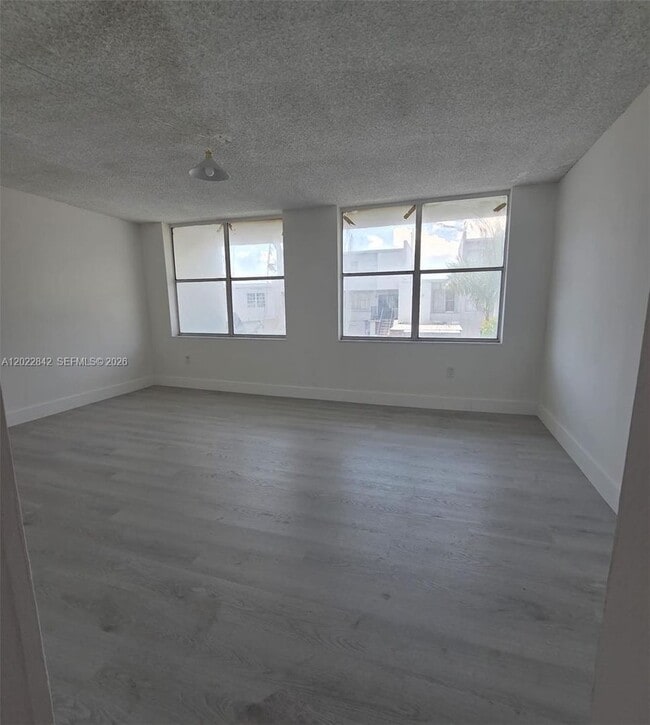 Building Photo - 1104 W 44th St