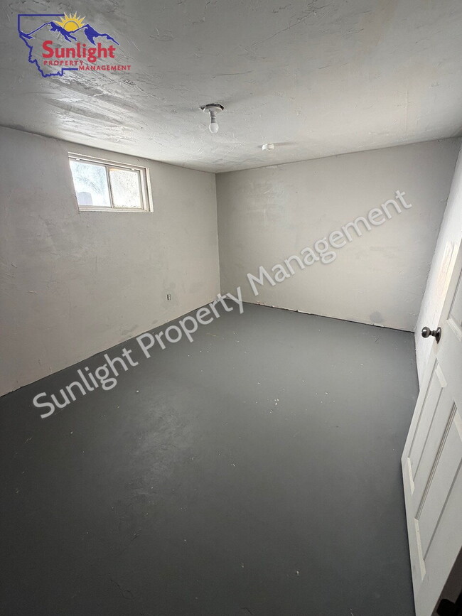 Building Photo - Spacious 5-Bedroom Home with Open Layout, Off-Street Parking & Large Backyard