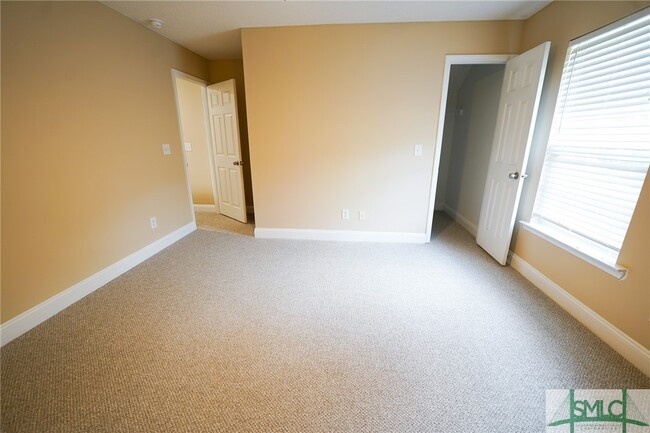 Building Photo - 292 Vining Way