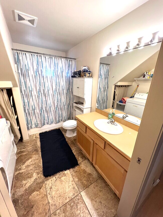 Building Photo - 309 S 15th St