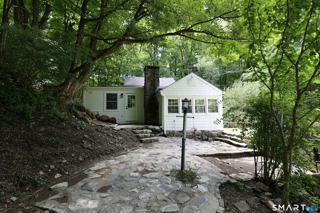 Building Photo - 37 Peaceable St
