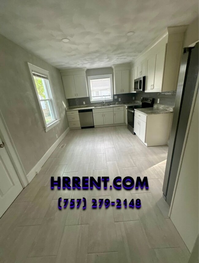 Building Photo - Newly Renovated 4 Bedroom 2 Bathroom 2 Story Home located in the Fairmount Park area of Norfolk!