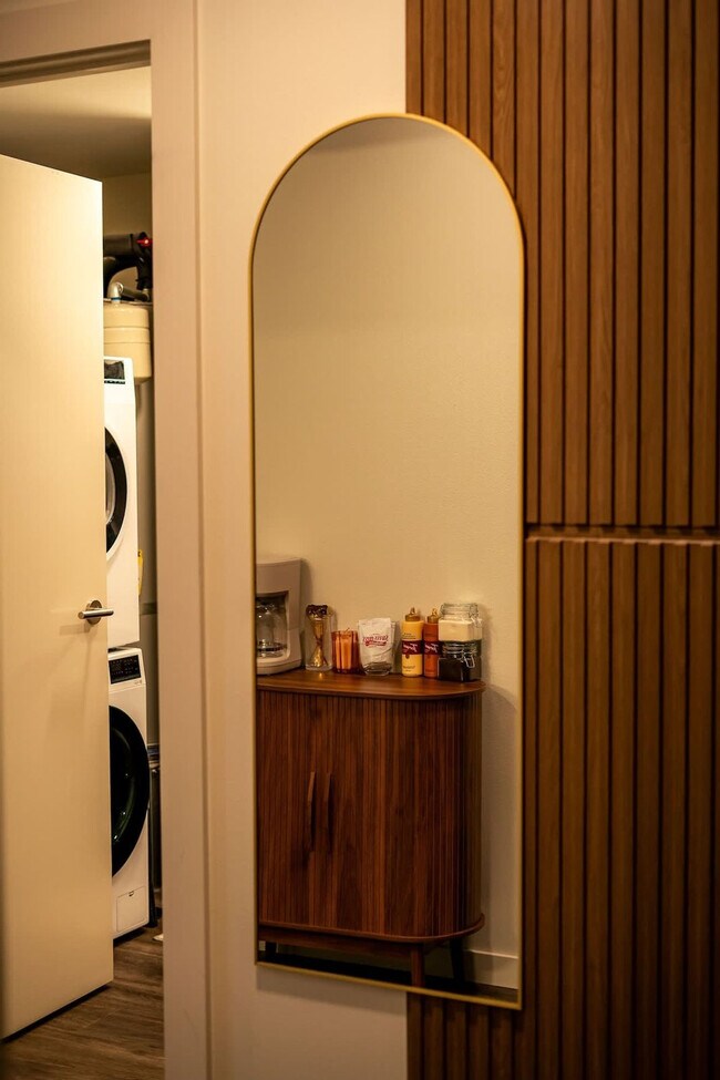 Building Photo - 111 S Adams St