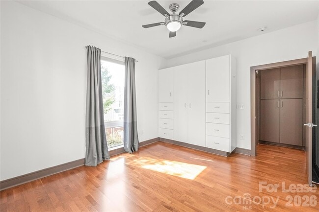 Building Photo - 2200 Lyndhurst Ave