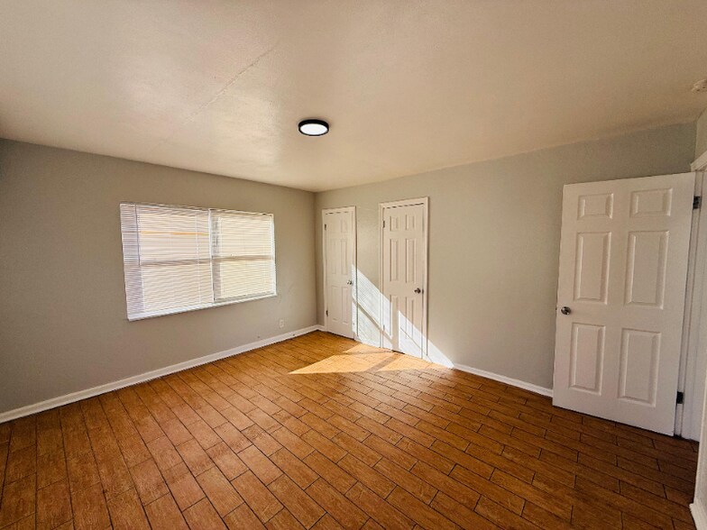 Building Photo - 761 22nd Ave S