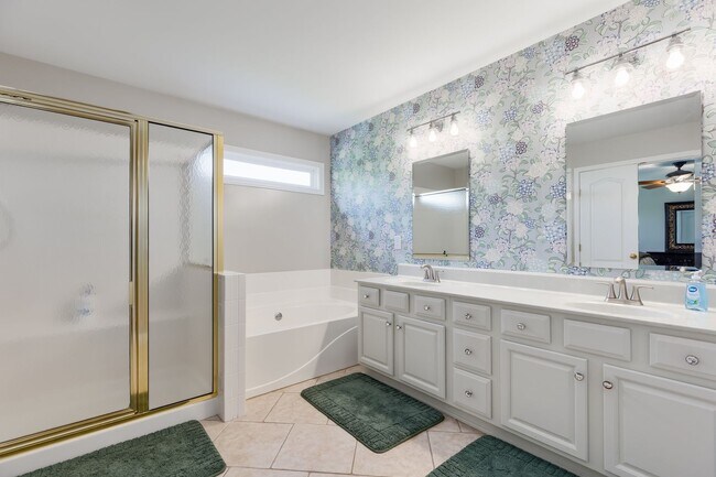 Building Photo - Short term rental available