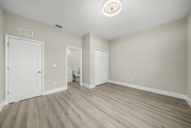 Building Photo - 3 Bedroom Home Located In The Sun N Lake Golf Community