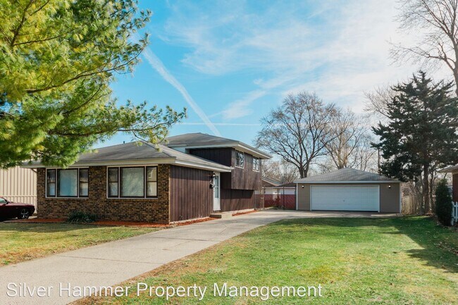 Primary Photo - 3 br, 2 bath House - 815 N Elmer St.