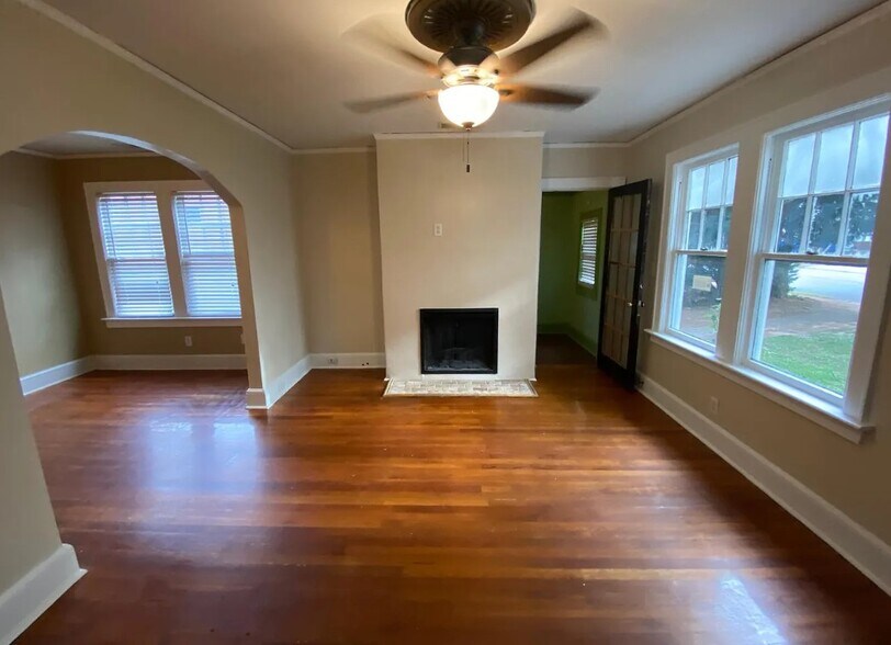 Primary Photo - 3026 Church St