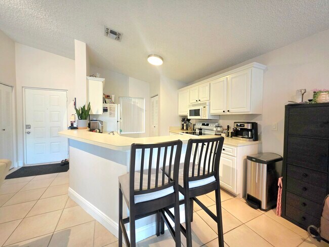 Building Photo - 9999 Summerbreeze Dr