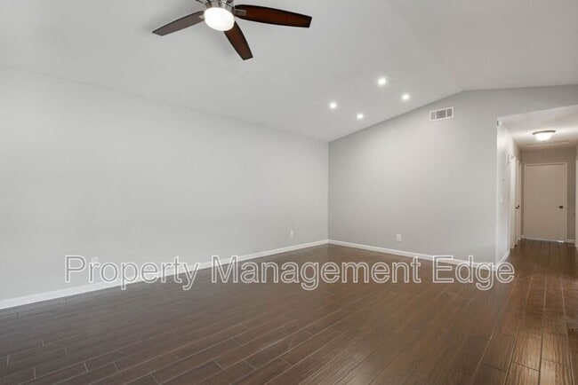 Building Photo - 254 Oleander Dr