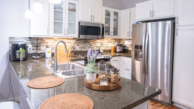 Building Photo - 375 Kirkland Ave