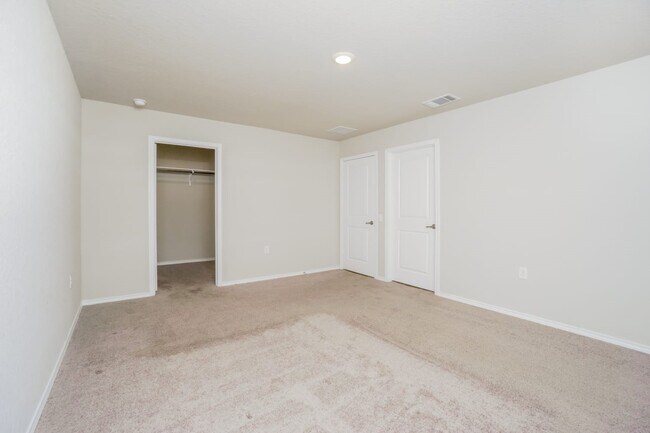 Building Photo - 703 Vermilion