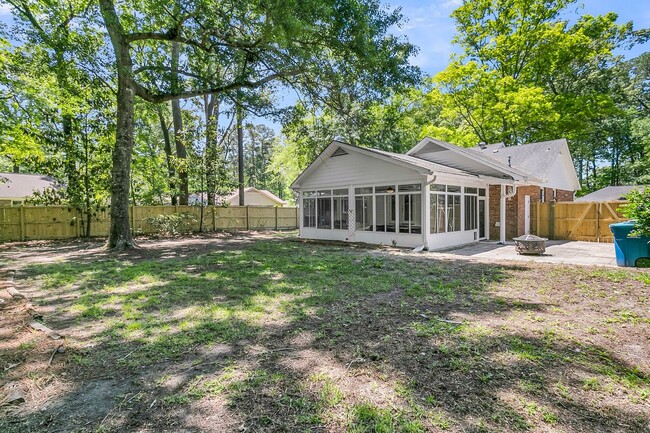 Building Photo - Move-In Ready Home in a Prime Summerville ...