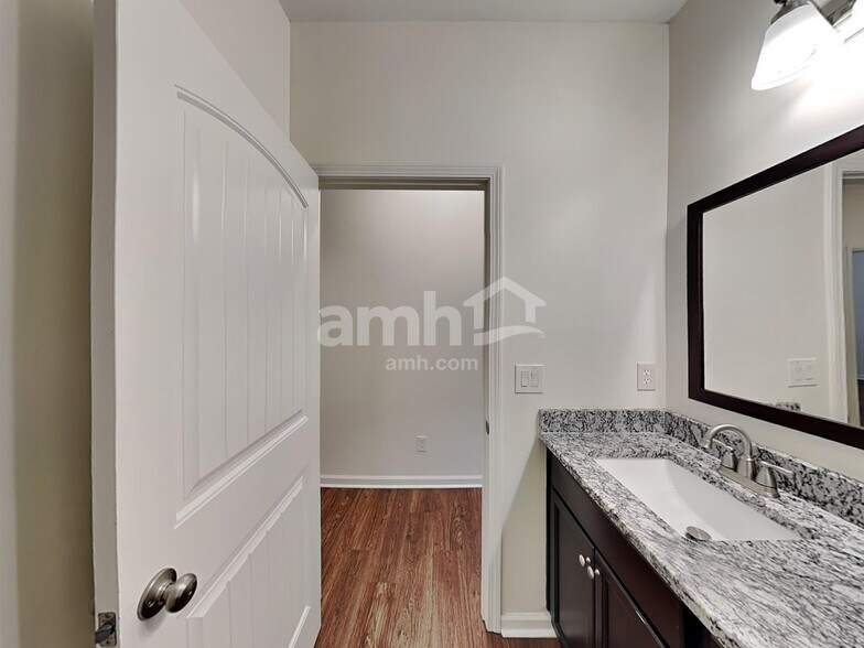 Building Photo - 3021 Golf Creek