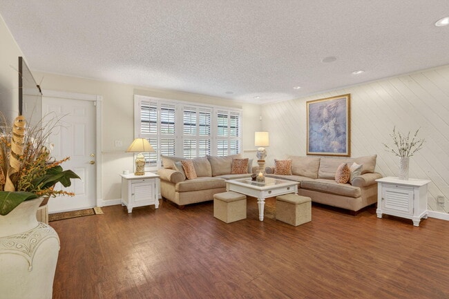 Building Photo - 3951 NE 17th Ave