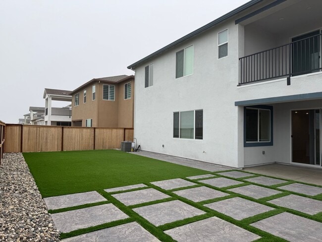 Building Photo - Beautiful Sacramento 5 Bedroom 3 Bathroom 3000 Sqft. Home for Rent